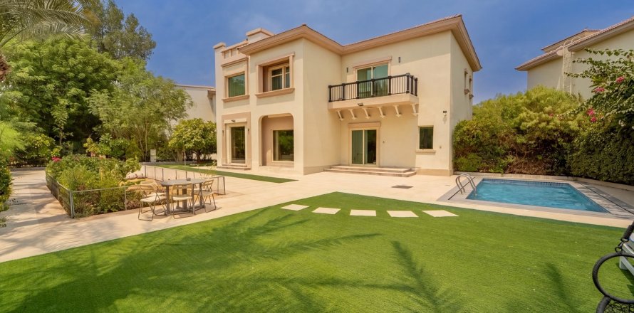 Villa de 4 dormitorios en Jumeirah Islands, UAE No. 210466