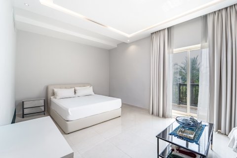 Villa de 4 dormitorios en Jumeirah Islands, UAE No. 210466 14