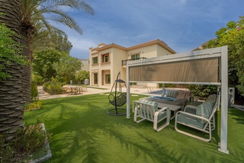 Villa de 4 dormitorios en Jumeirah Islands, UAE No. 210466 6