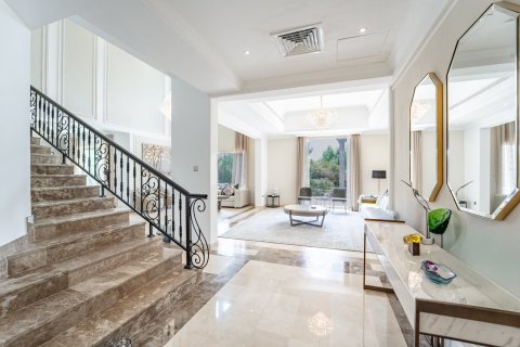 Villa de 4 dormitorios en Jumeirah Islands, UAE No. 210466 8