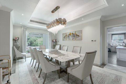 Villa de 4 dormitorios en Jumeirah Islands, UAE No. 210466 12