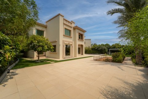 Villa de 4 dormitorios en Jumeirah Islands, UAE No. 210466 3