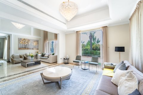 Villa de 4 dormitorios en Jumeirah Islands, UAE No. 210466 9