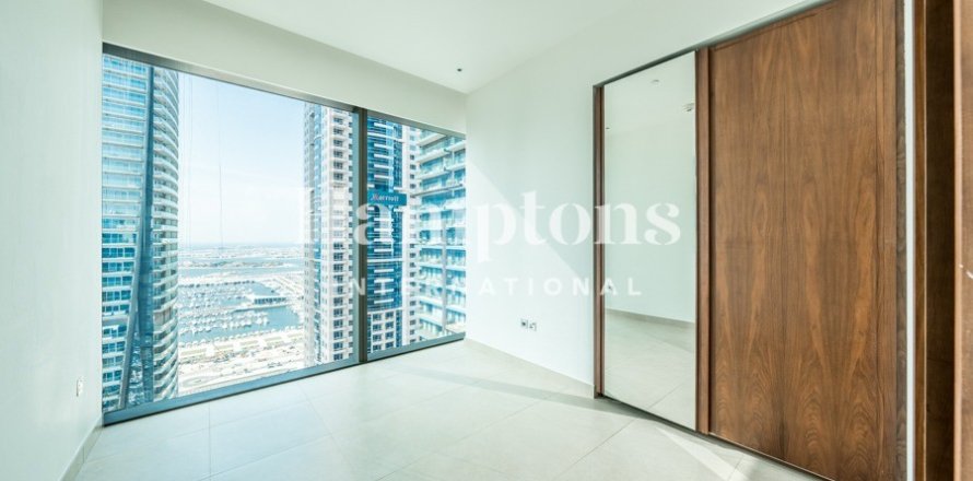 Apartment de 2 dormitorios en The Address Dubai Marina, UAE No. 149743