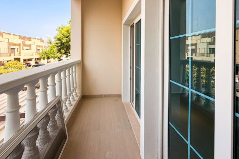 2 bedrooms Villa in Jumeirah Village Circle, UAE No. 199514 4