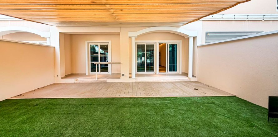 2 bedrooms Villa in Jumeirah Village Circle, UAE No. 199514