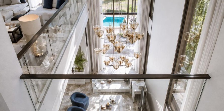 Villa de 5 chambres à Dubai, UAE No. 144624