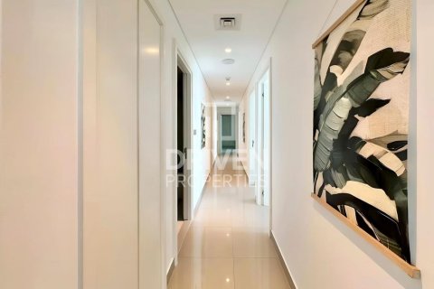 Appartement de 4 chambres à EMAAR Beachfront, UAE No. 206541 17