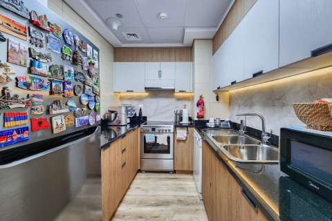 Квартира с 2 спальнями в Dubai Sports City, ОАЭ №146790 4