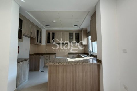 2 bedrooms Villa in Bella Casa, UAE No. 185654 5