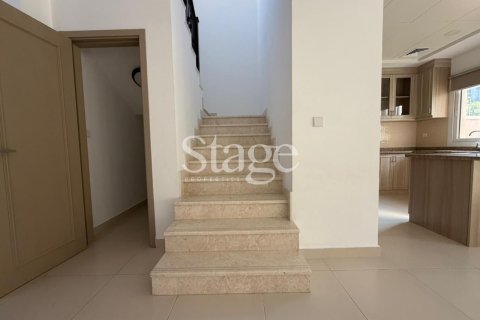 2 bedrooms Villa in Bella Casa, UAE No. 185654 6