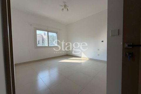 2 bedrooms Villa in Bella Casa, UAE No. 185654 16