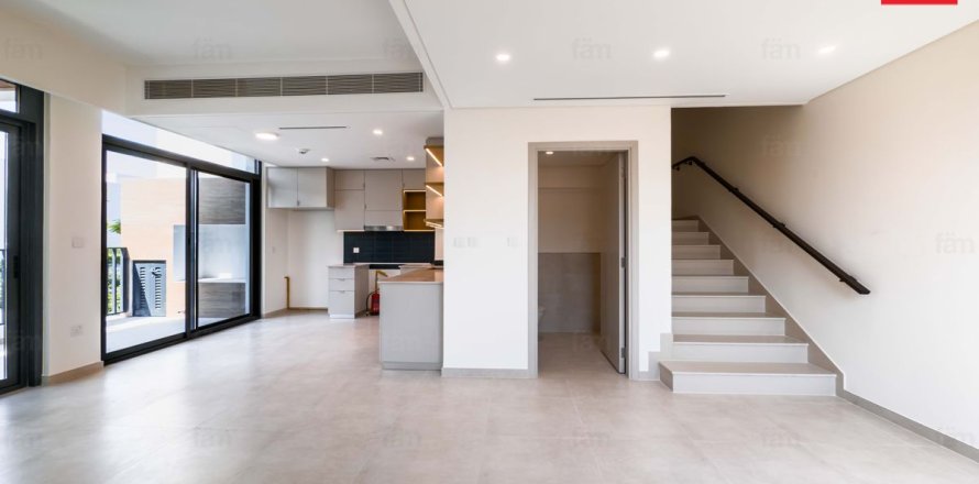 3 bedrooms Townhouse in Dubai, UAE No. 135725