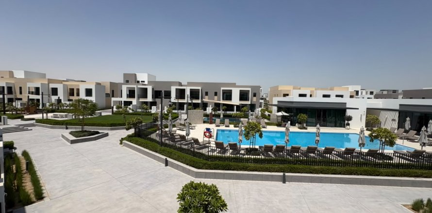 4 bedrooms Townhouse in Dubai, UAE No. 187035