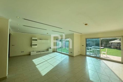 Villa de 4 dormitorios  No. 114794 6