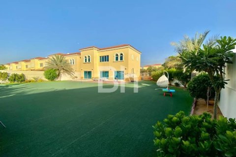 Villa de 4 dormitorios  No. 114794 3