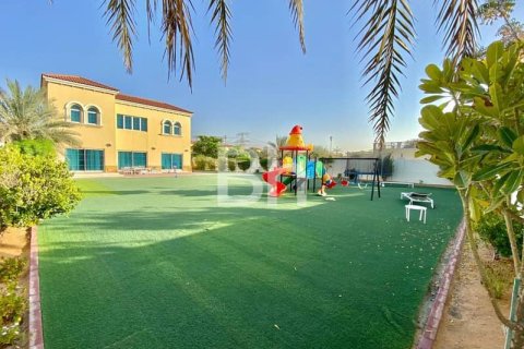 Villa de 4 dormitorios  No. 114794 10