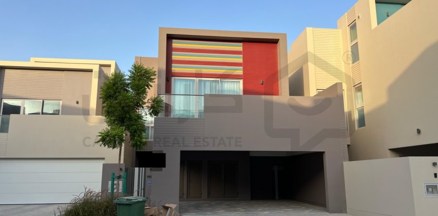 Villa de 4 dormitorios en Muharraq, Bahrain No. 109411