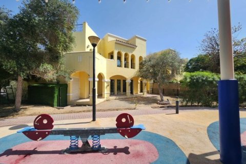 Квартира с 2 спальнями в Dubai Land, ОАЭ №144689 3