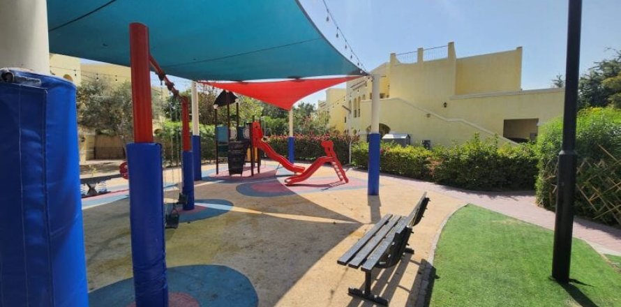 Квартира с 2 спальнями в Dubai Land, ОАЭ №144689