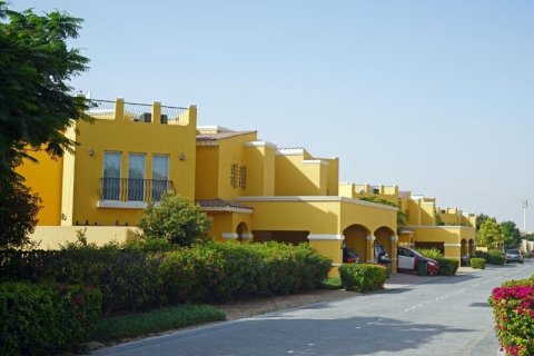 Квартира с 2 спальнями в Dubai Land, ОАЭ №144689 12