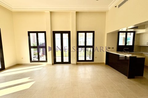 3 bedrooms Apartment in Doha, Qatar No. 58307 2