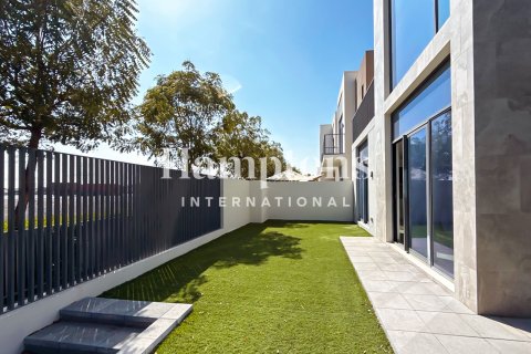 Villa de 4 dormitorios en Joy, UAE No. 143237 26