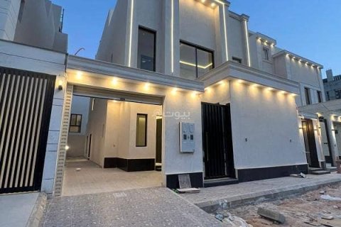 Villa de 4 dormitorios en Riyadh, Saudi Arabia No. 99588 1