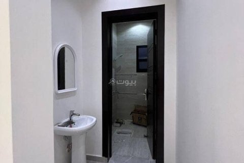 Villa de 4 dormitorios en Riyadh, Saudi Arabia No. 99588 17