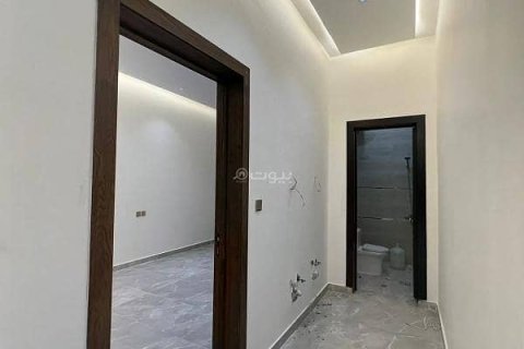 Villa de 4 dormitorios en Riyadh, Saudi Arabia No. 99588 13