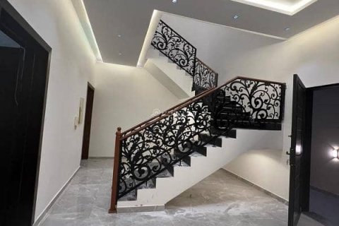 Villa de 4 dormitorios en Riyadh, Saudi Arabia No. 99588 14