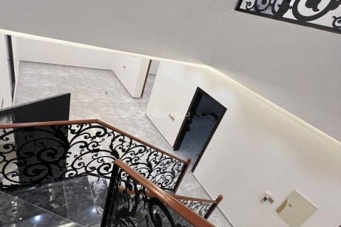 Villa de 4 dormitorios en Riyadh, Saudi Arabia No. 99588 10