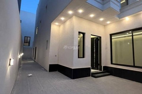 Villa de 4 dormitorios en Riyadh, Saudi Arabia No. 99588 2