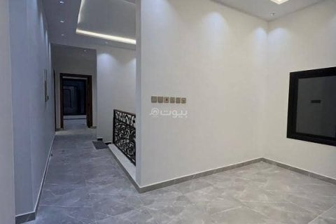 Villa de 4 dormitorios en Riyadh, Saudi Arabia No. 99588 9
