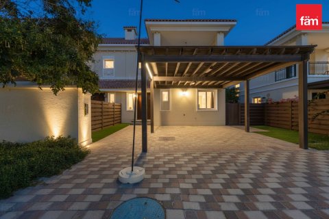 Вилла с 4 спальнями в Дубай, ОАЭ №141465