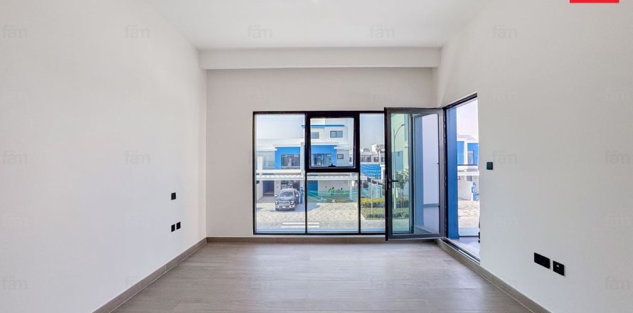 Вилла с 4 спальнями в Дубай, ОАЭ №141459