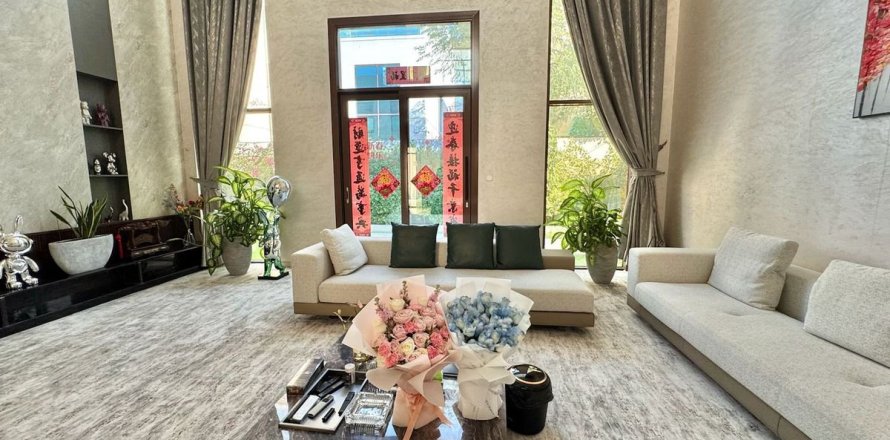 Villa de 5 dormitorios en Dubai, UAE No. 125366