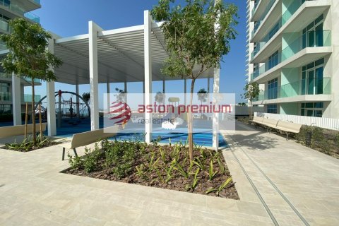 Apartment de 2 dormitorios en EMAAR Beachfront, UAE No. 141030 7