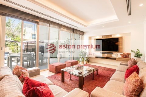 5 bedrooms Villa in The Sustainable City, UAE No. 164273 4