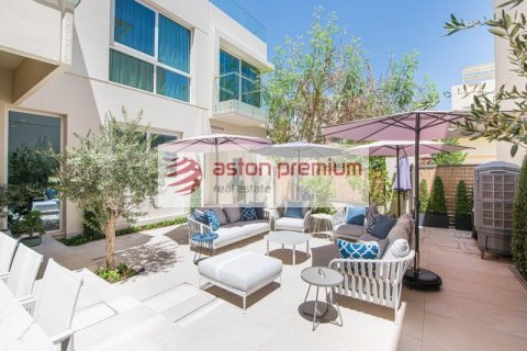 5 bedrooms Villa in The Sustainable City, UAE No. 164273 3