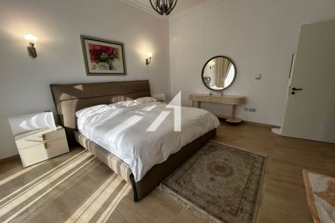 Villa de 5 dormitorios No. 120018 11