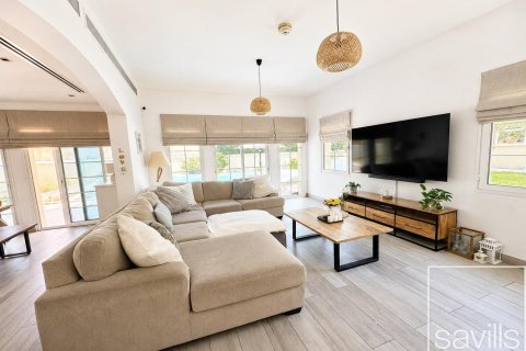2 bedrooms Villa in Jumeirah Village Triangle, UAE No. 194382 15
