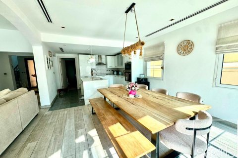 2 bedrooms Villa in Jumeirah Village Triangle, UAE No. 194382 14