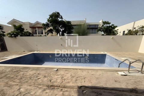 4 bedrooms Villa in District One, UAE No. 192138 17