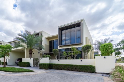 Вилла с 5 спальнями в Дубай, ОАЭ №147109 3