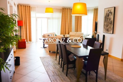 Apartment de 3 dormitorios en Palm Jumeirah, UAE No. 143212 3