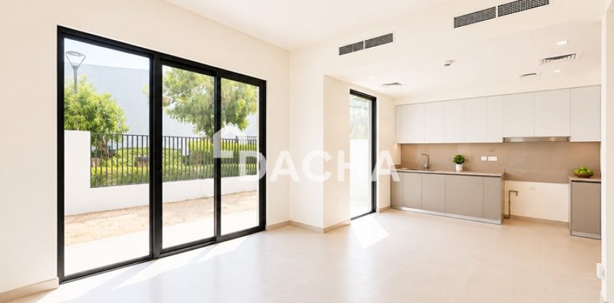 4 bedrooms Townhouse in EMAAR South, UAE No. 198485