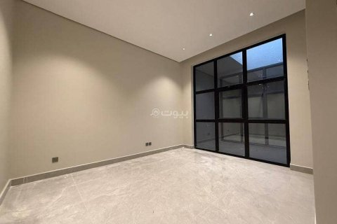 Villa de 3 dormitorios en Riyadh, Saudi Arabia No. 67971 12