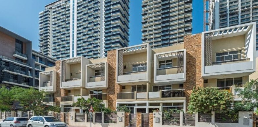 Villa de 4 chambres à District 10, UAE No. 140082