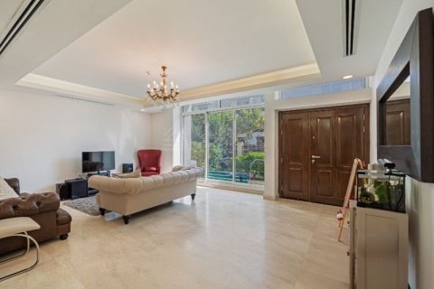 Villa de 4 chambres à District 10, UAE No. 140082 10